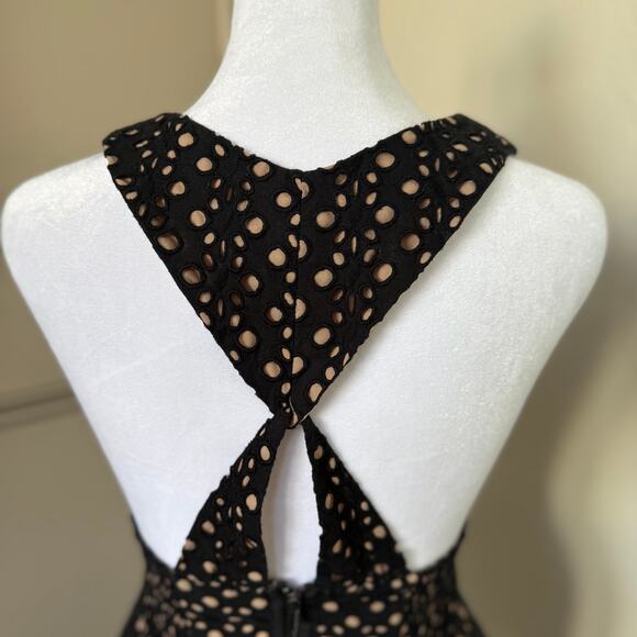 BCBG - Karlie Halter Eyelet Top - XS - Picture 6 of 7